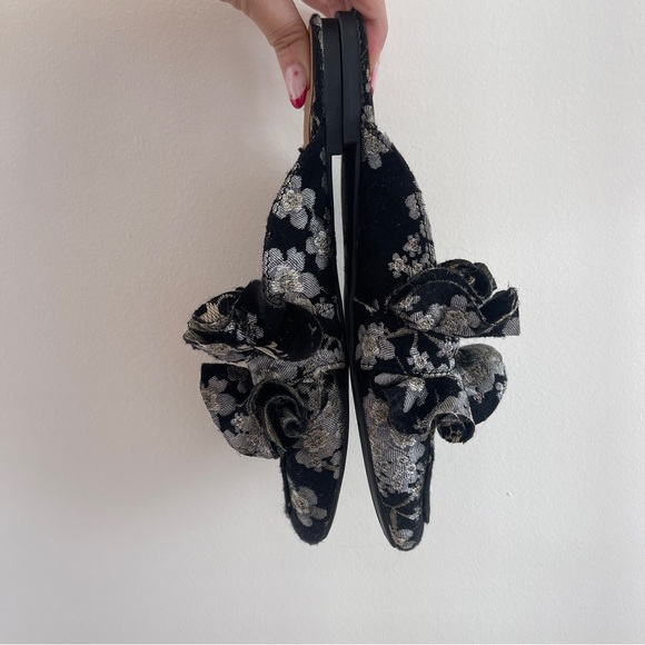 Qupid Black & Silver Brocade Bow Pointed Toe Mules - Picture 6 of 9